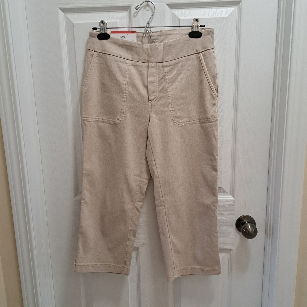 Up! Capri Pants Women's Size Medium Beige Pull On Cropped Stretch Twill Neutral